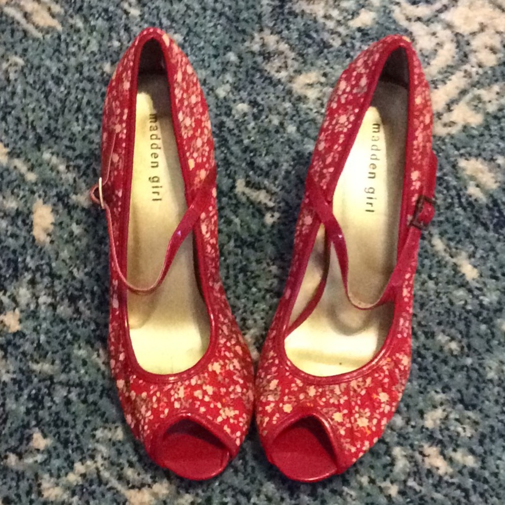 💥Red heels with cream flowers